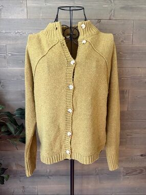 Classic Button-Front Women's Sweater Cardigan - Olive